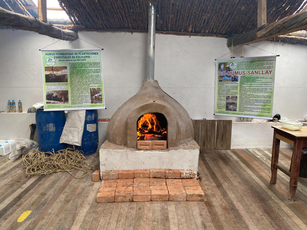 Horno de barro en la cabaña de Sanllay